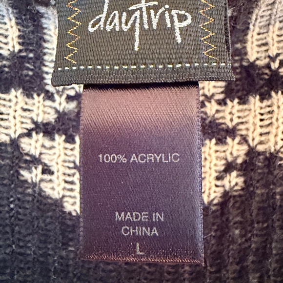 Daytrip Southwestern print long cardigan sweater with hood L - Picture 3 of 4